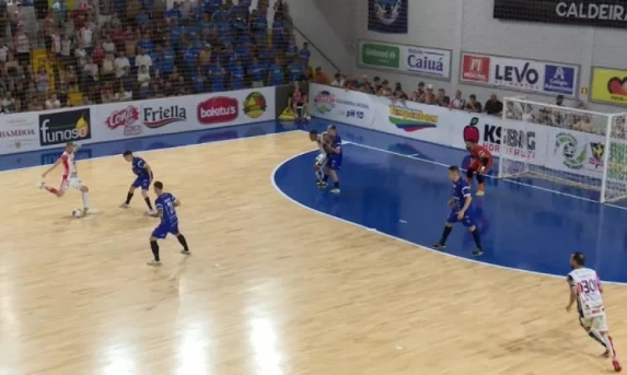 ESPORTES: Cascavel Futsal vence o Dois Vizinhos por 5 a 3 no Ginásio da Neva