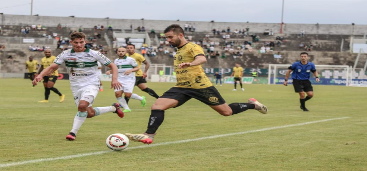 ESPORTES: Cascavel reencontra Coritiba na primeira partida das quartas de final neste domingo.