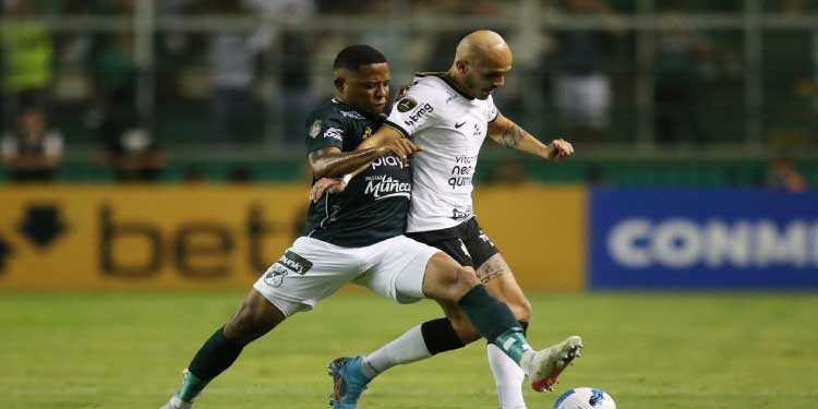 ESPORTES: Cássio defende pênalti e Corinthians segura empate com Deportivo Cali.