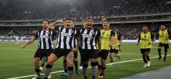 ESPORTES: Com dois de Tiquinho, Botafogo vence Corinthians e reassume a ponta do Brasileiro.