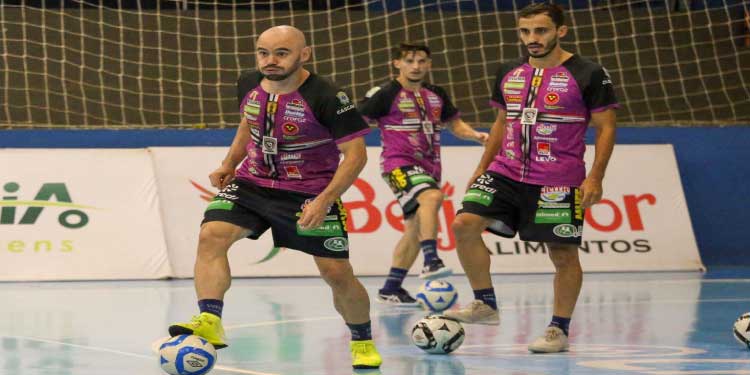 ESPORTES: Com tempo para trabalhar, Cascavel Futsal se prepara para encarar o Pato.