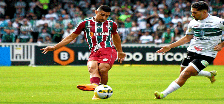 ESPORTES: De olho na vice-liderança, Fluminense recebe Coritiba pelo Brasileirão.