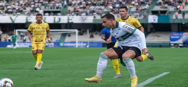 ESPORTES: FC Cascavel segura a pressão do Coritiba e consegue a classificação para a semifinal do Paranaense após empate.
