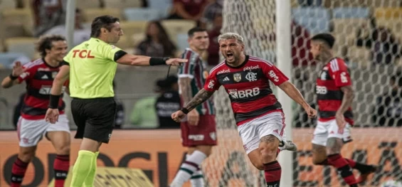 ESPORTES: Flamengo bate Fluminense para seguir vivo na Copa do Brasil.