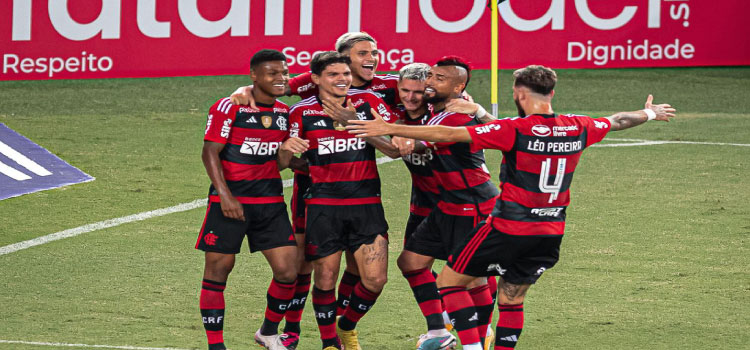 ESPORTES: Flamengo espanta má fase e vence Coritiba na estreia do Brasileirão.
