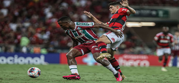ESPORTES: Flamengo sai na frente do Fluminense na final do Carioca.