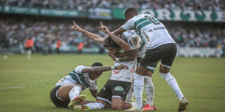 ESPORTES: Flu sai na frente, mas Coritiba vira no Couto Pereira e crava 3 a 2.