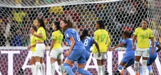 ESPORTES: França vence Brasil e assume a ponta do grupo F do Mundial: 2 a 1.
