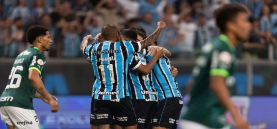 ESPORTES: Grêmio bate Palmeiras e agora os dois secam o Botafogo contra o Corinthians.