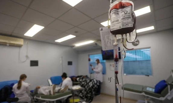 Estado oferece tratamento e rede de apoio a pessoas com doença rara do sangue