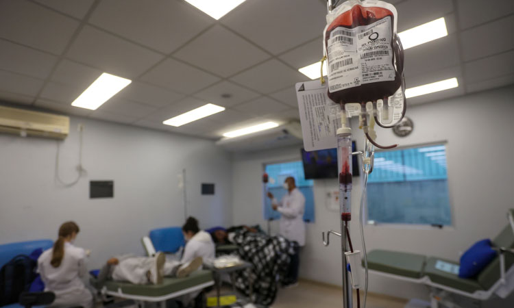 Estado oferece tratamento e rede de apoio a pessoas com doença rara do sangue