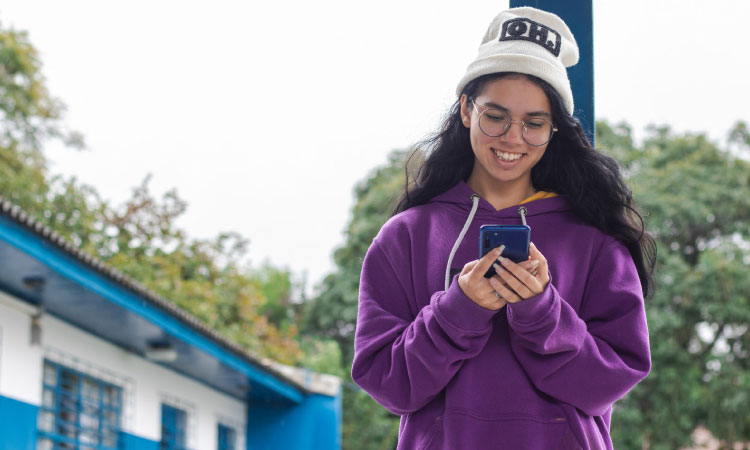 Estudantes da rede estadual ganham ferramenta digital com IA para estudar inglês