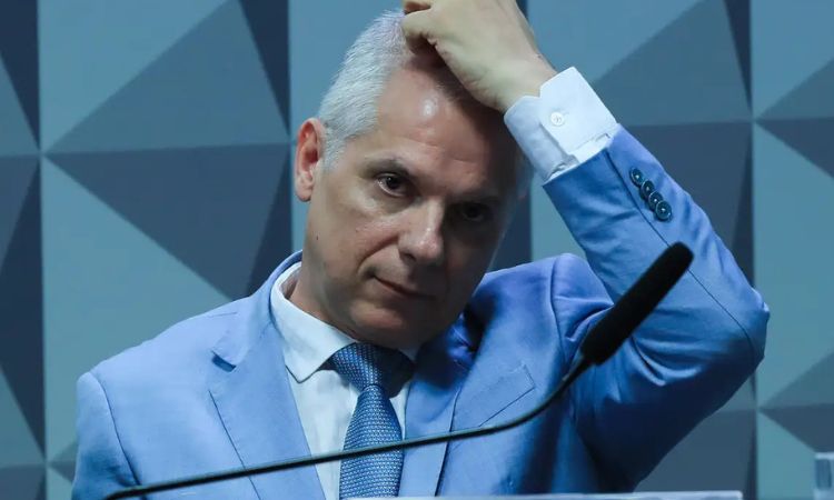 EX-PRESIDENTE DO INSS É PRESO PELA PF EM OPERAÇÃO CONTRA FRAUDE BILIONÁRIA