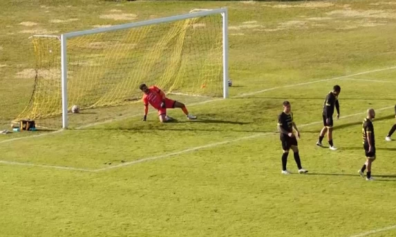 FC Cascavel busca empate com um jogador a menos jogando em casa diante do Monte Azul