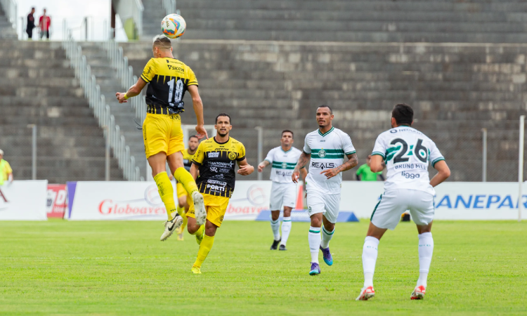 FC Cascavel vence Coritiba e respira aliviado no Paranaense.