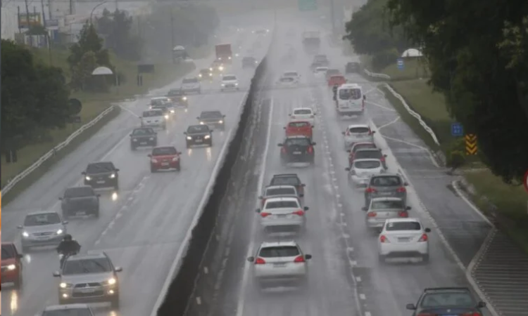 Feriado de 12 de outubro deve aumentar movimento nas rodovias do Paraná; veja os horários de maior fluxo