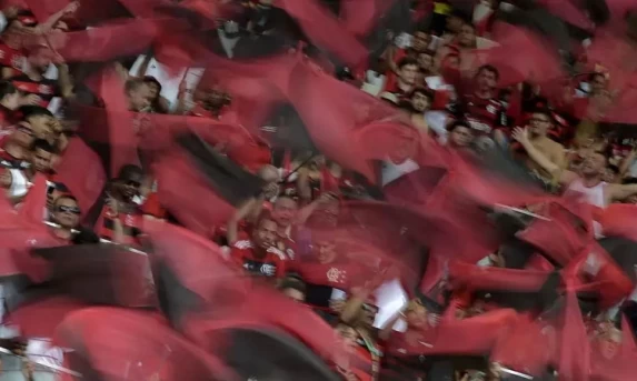Flamengo e Corinthians lideram a lista de maiores torcidas do País, diz pesquisa