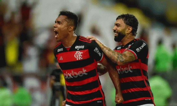 Flamengo sai na frente do Corinthians na semifinal da Copa do Brasil