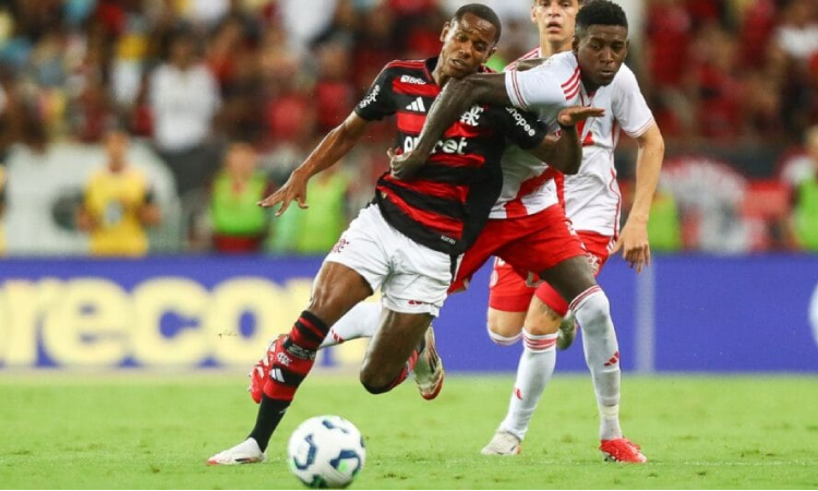 Flamengo vence o Inter no Maracanã e abre vantagem nas oitavas da Libertadores