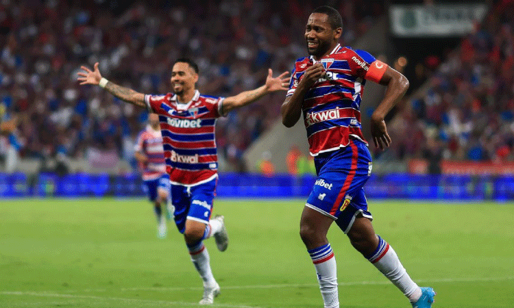 Fortaleza vence de virada e pega o Corinthians nas quartas da Sul-Americana
