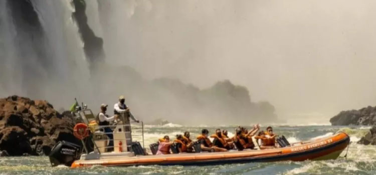 FOZ DO IGUAÇU: Macuco Safari suspende temporariamente o passeio de barco devido ao aumento da vazão das Cataratas.