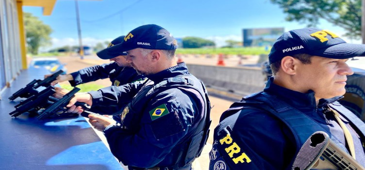 FRONTEIRA: PRF apreende 5 pistolas de origem turca em Santa Terezinha de Itaipu (PR).