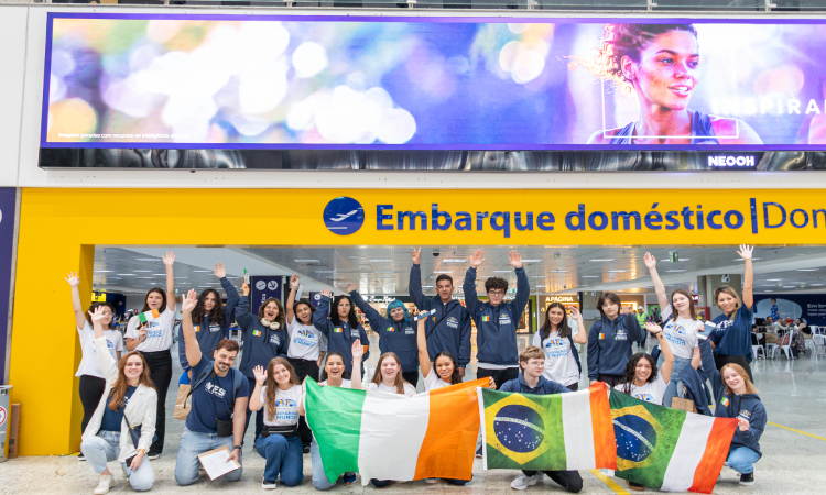 Ganhando o Mundo 2025: emoção de pais e alunos marca primeiros embarques do ano
