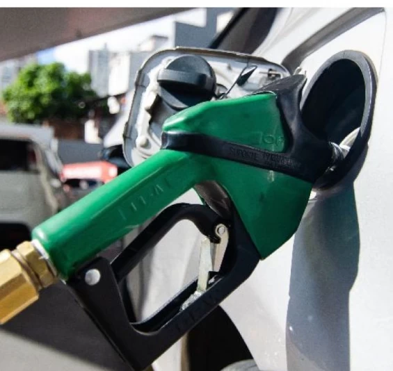 Gasolina deve ficar até R$ 0,34 mais cara em julho com volta de impostos.
