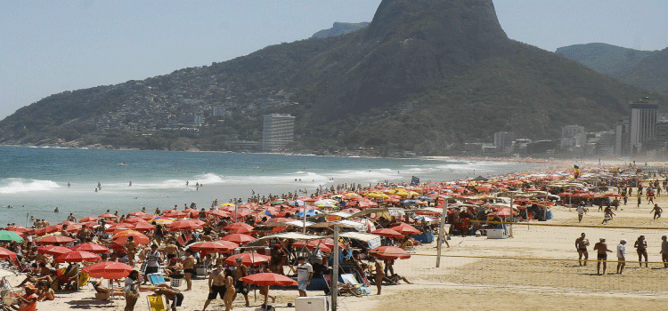 GERAL: Mais de 718 mil estrangeiros já têm passagens para o verão no Brasil.