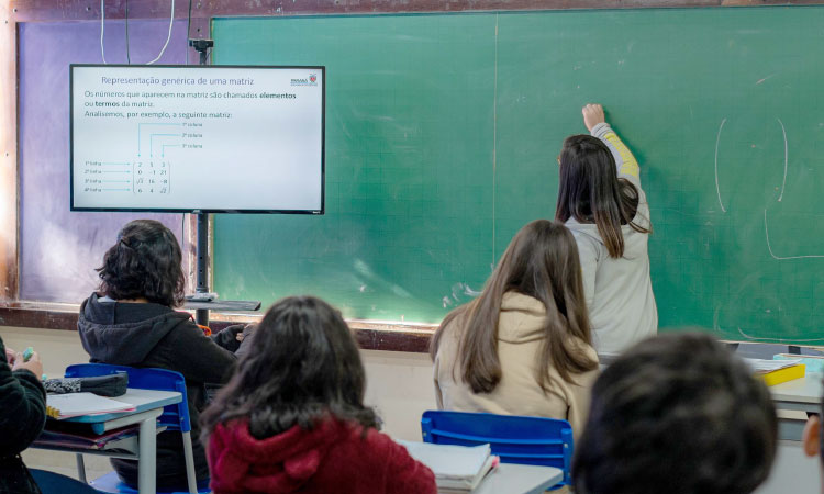 Governador anuncia convocação de mais 1.034 professores aprovados em concurso