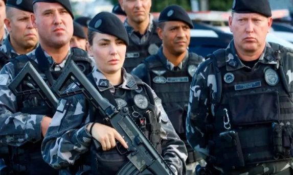 Governador sanciona lei que amplia o efetivo da Polícia Militar do Paraná.