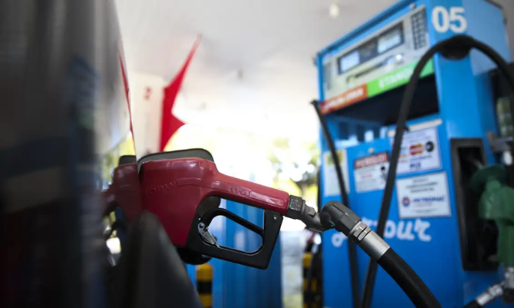 Governo amplia redução de impostos sobre gasolina e reforça subsídios a combustíveis