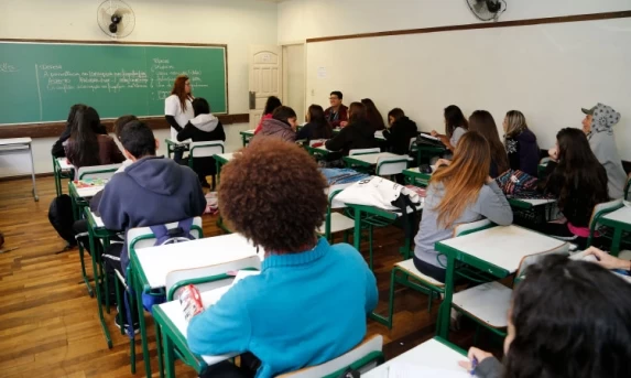 Governo apresenta projeto de lei para reajustar salário dos professores em até 11,31%
