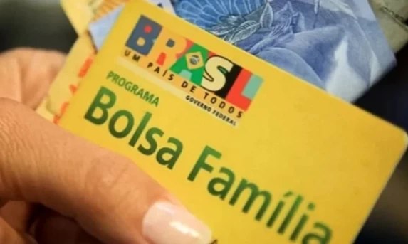 Governo Federal anuncia reajuste de 15% no Bolsa Família a partir de outubro