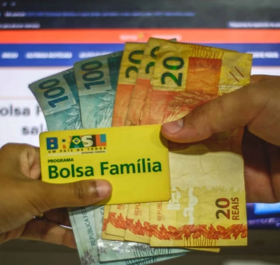 Governo Lula faz limpa no Bolsa Família e corta 934 mil por irregularidades.