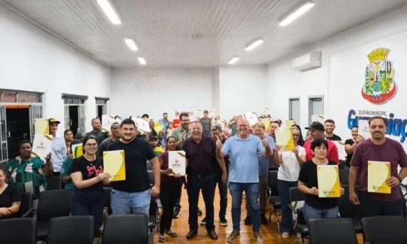 GUARANIAÇU: 48 famílias do Núcleo Santa Clara receberam a matrícula de seus imóveis através do REURB