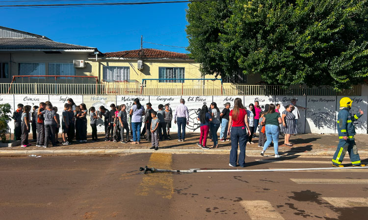 GUARANIAÇU: Alunos da Escola Municipal  Professor Joaquim Modesto da Rosa participam de treinamento de evacuação