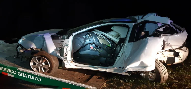 GUARANIAÇU: Batida traseira entre carro e caminhão na BR 277 deixa vítima em estado grave
