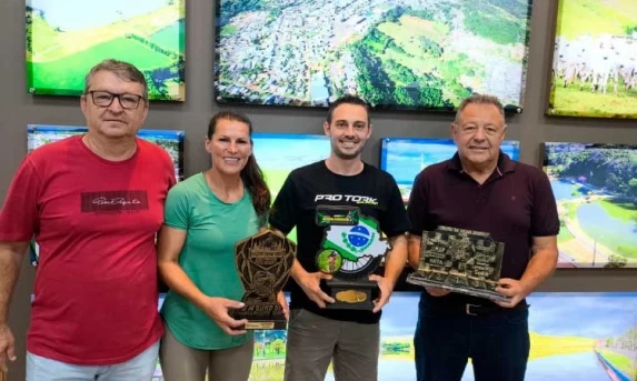 Guaraniaçu: Campeões da Copa Motocar fazem visita institucional à Prefeitura de Guaraniaçu