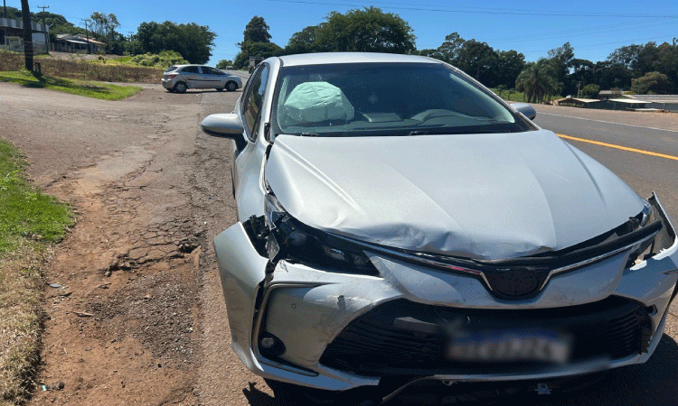 GUARANIAÇU: Colisão entre dois veículos é registrada no KM 521 da BR-277 Trevo de acesso a Fertizan