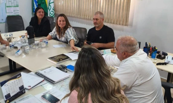 GUARANIAÇU: Comitiva pressiona DER por melhorias no calçamento de acesso ao Distrito de Guaporé