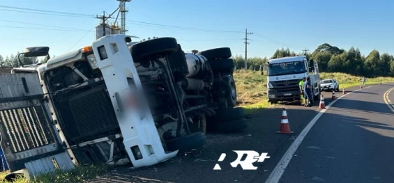 GUARANIAÇU: Para evitar acidente caminhão tomba as margens da rodovia no KM 529 da BR 277.