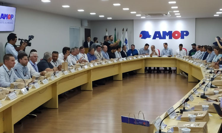 GUARANIAÇU: Prefeito Ronaldo Cazella participa da 1ª Assembleia Ordinária do ano na sede da AMOP em Cascavel.