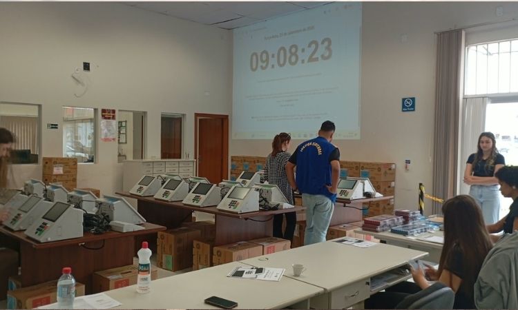 Guaraniaçu realiza cerimônia de carga e lacração das urnas para as Eleições 2026