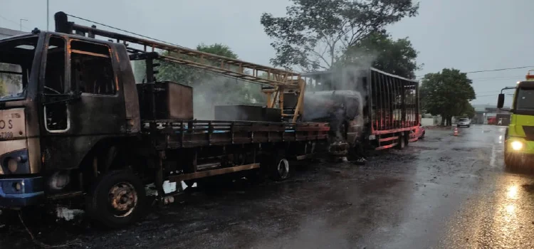 GUARANIAÇU: Sete veículos são atingidos em Incêndio no centro do município