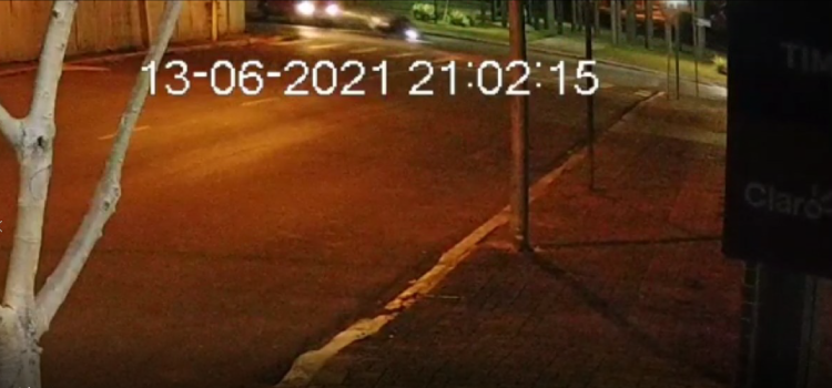 GUARANIAÇU – Acidente entre carro e moto é registrado na Av. Manoel Ribas