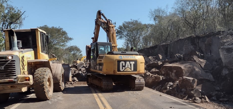 GUARANIAÇU – Implosão das rochas ocorre com atraso no KM 524