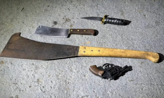 Homem Armado com Facão Ameaça Guardas Municipais e Acaba Preso em Maringá