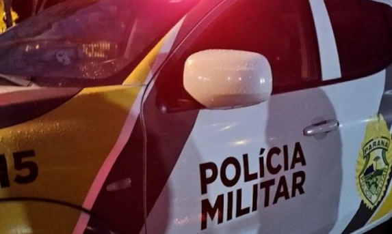 Homem é preso após ameaçar esposa e destruir porta com motosserra em Cascavel