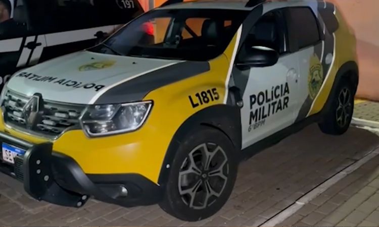HOMEM É PRESO POR AGREDIR ESPOSA E DEFECA DENTRO DE VIATURA DA PM